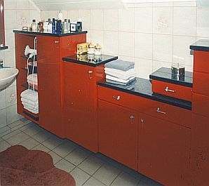 Anrichte abgestuft
 und freih&auml;ngend