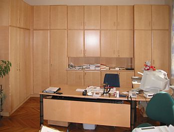 B&uuml;roeinbauschrank und Schreibplatz